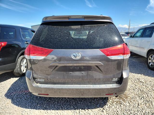 5TDDK3DC9CS048583 - 2012 TOYOTA SIENNA XLE Сұр фото 6