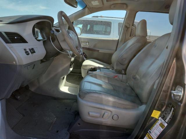 5TDDK3DC9CS048583 - 2012 TOYOTA SIENNA XLE Сұр фото 7