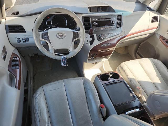5TDDK3DC9CS048583 - 2012 TOYOTA SIENNA XLE Сұр фото 8