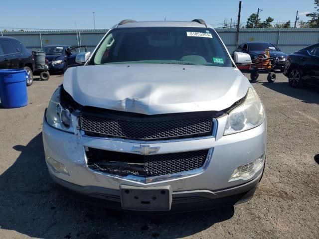 1GNKRGED4CJ322634 - 2012 CHEVROLET TRAVERSE LT 银色 照片 5