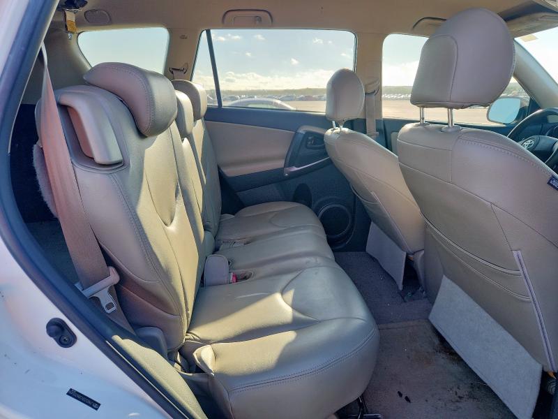 JTMZD33V286055496 - 2008 TOYOTA RAV4 WHITE photo 11