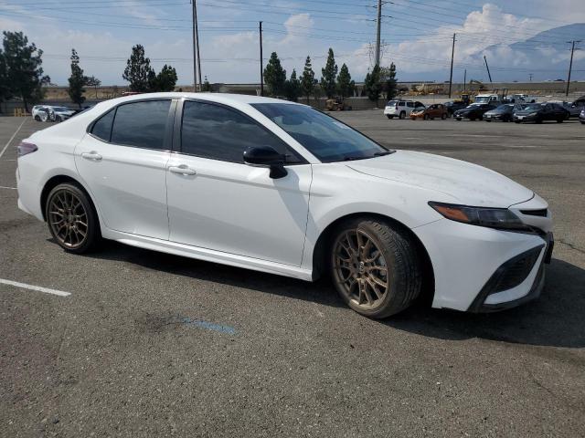 4T1T31AK2RU065038 - 2024 TOYOTA CAMRY SE NIGHT SHADE WHITE photo 4