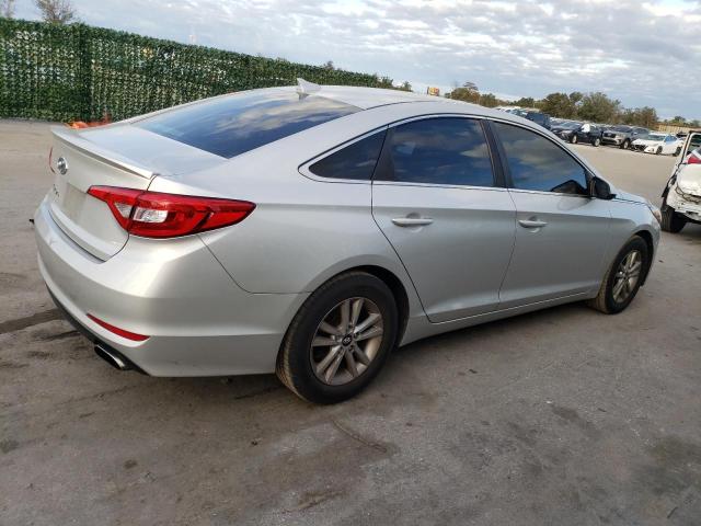 5NPE24AF6FH008223 - 2015 HYUNDAI SONATA SE SILVER photo 3