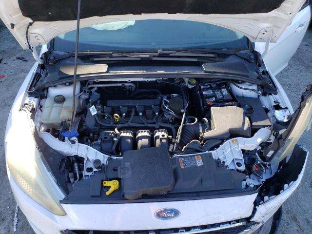 1FADP3F26FL271195 - 2015 FORD FOCUS SE WHITE photo 11