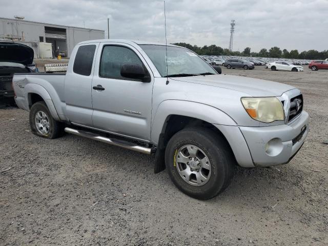 5TETU62N78Z554502 - 2008 TOYOTA TACOMA PRERUNNER ACCESS CAB SILVER photo 4