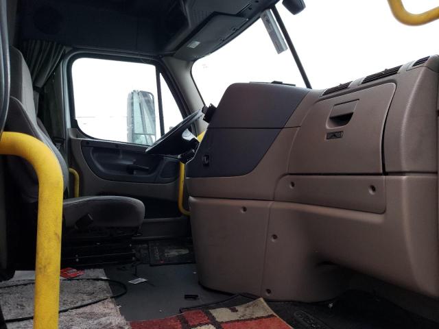 3AKJGLDR9HSHJ4911 - 2017 FREIGHTLINER CASCADIA 1 WHITE photo 5