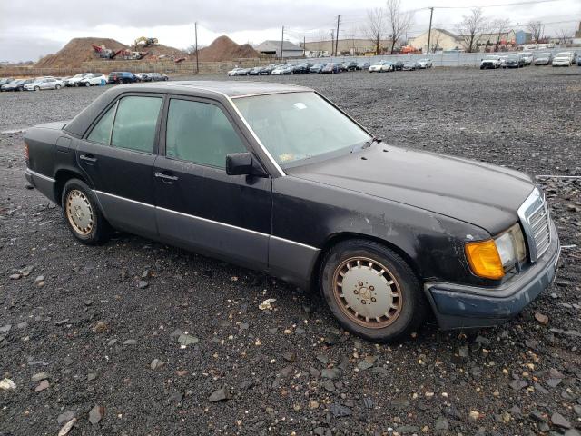 WDBEA28EXPB987444 - 1993 MERCEDES-BENZ 300-CLASS E 2.8 BLACK photo 4