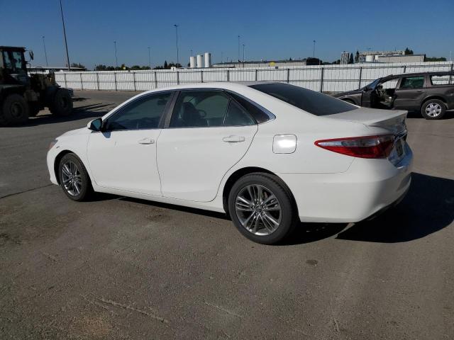 4T1BF1FK0HU305200 - 2017 TOYOTA CAMRY LE WHITE photo 2