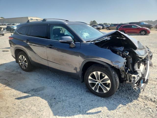 5TDHZRAH6NS136865 - 2022 TOYOTA HIGHLANDER XLE 灰色 照片 4