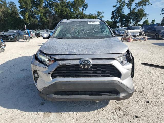 2T3W1RFV5MC130051 - 2021 TOYOTA RAV4 XLE SILVER photo 5