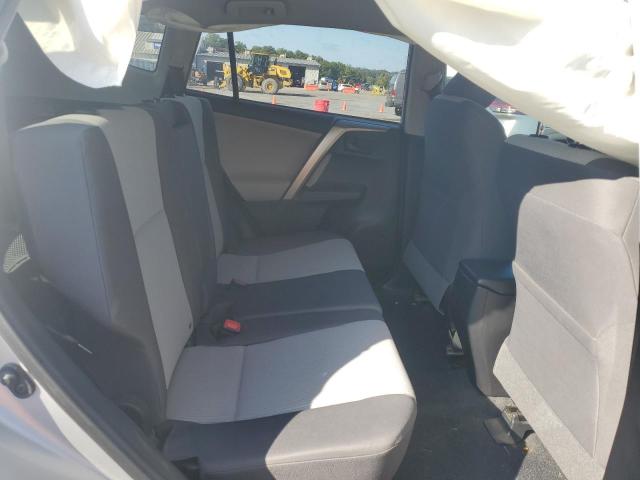 JTMZFREV7FJ051531 - 2015 TOYOTA RAV4 LE 银色 照片 11