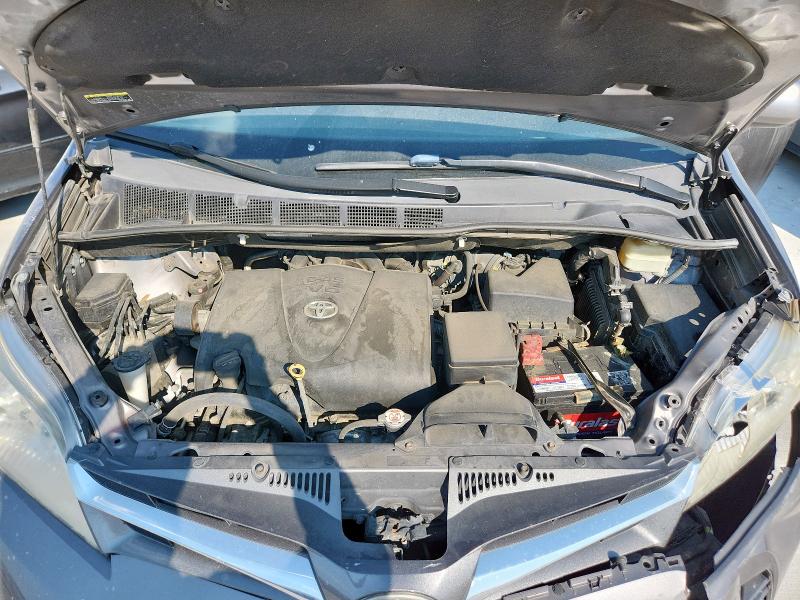 5TDYZ3DC5JS925340 - 2018 TOYOTA SIENNA XLE GRAY photo 12