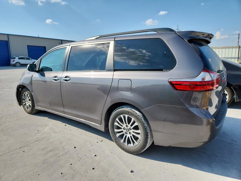 5TDYZ3DC5JS925340 - 2018 TOYOTA SIENNA XLE GRAY photo 2