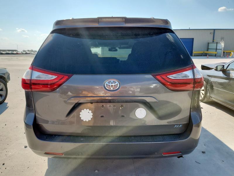 5TDYZ3DC5JS925340 - 2018 TOYOTA SIENNA XLE GRAY photo 6