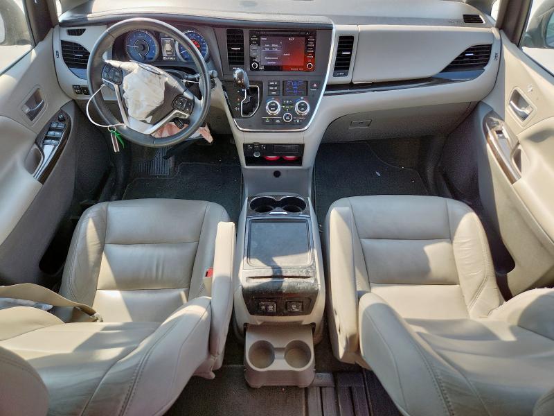 5TDYZ3DC5JS925340 - 2018 TOYOTA SIENNA XLE GRAY photo 8