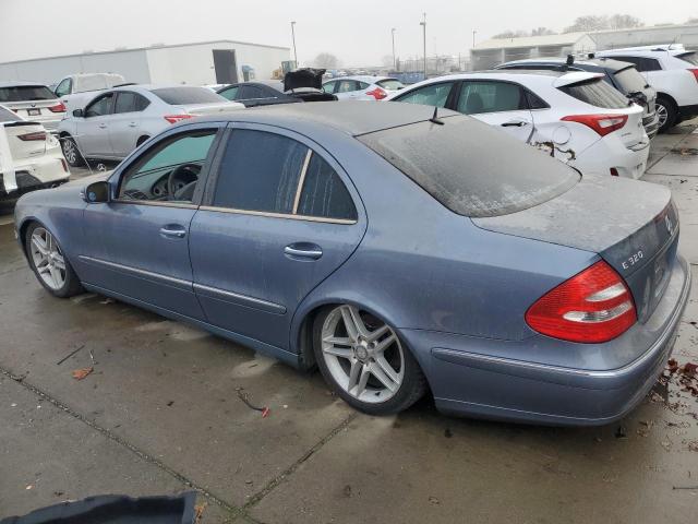 WDBUF65J84A488567 - 2004 MERCEDES-BENZ E 320 BLUE photo 2