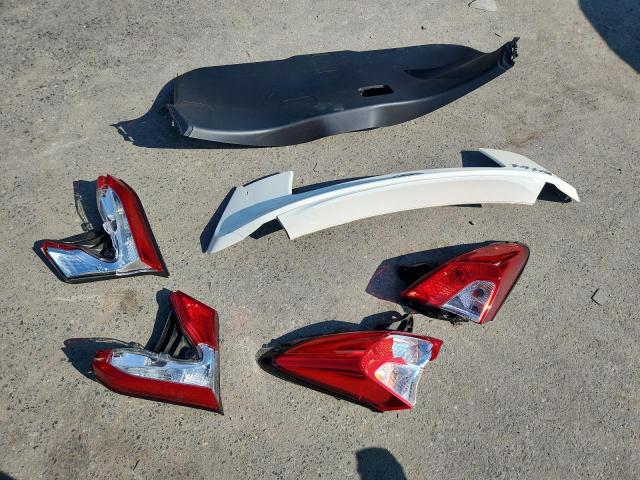 NMTKHMBX9LR113335 - 2020 TOYOTA C-HR XLE WHITE photo 12