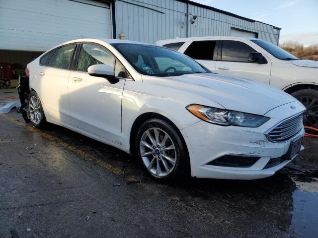 3FA6P0H73HR393663 - 2017 FORD FUSION SE WHITE photo 4