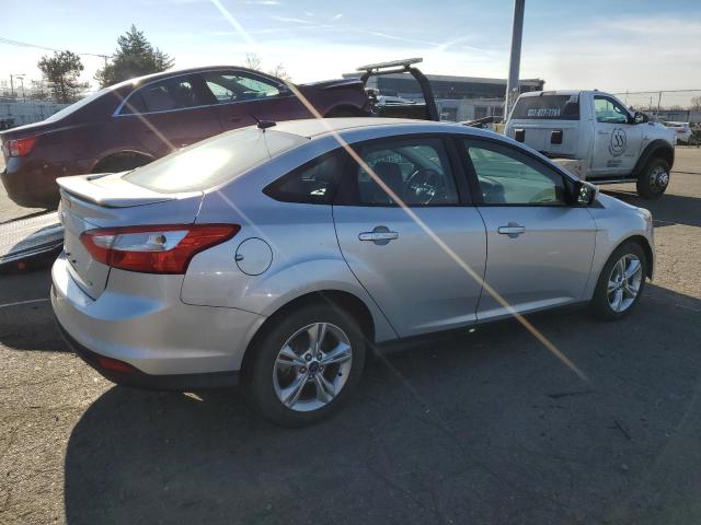 1FAHP3F29CL153011 - 2012 FORD FOCUS SE SILVER photo 3