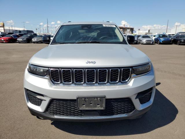 1C4RJHAG3RC700458 - 2024 JEEP GRAND CHEROKEE LAREDO Gümüş foto 5