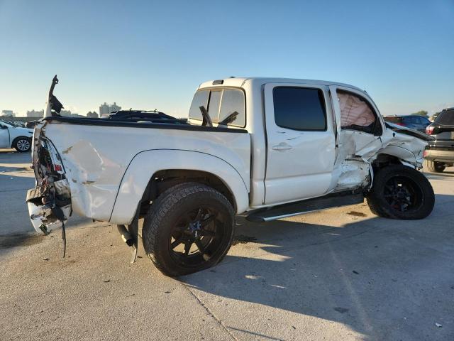 3TMJU4GN8BM123319 - 2011 TOYOTA TACOMA DOUBLE CAB PRERUNNER WHITE photo 3