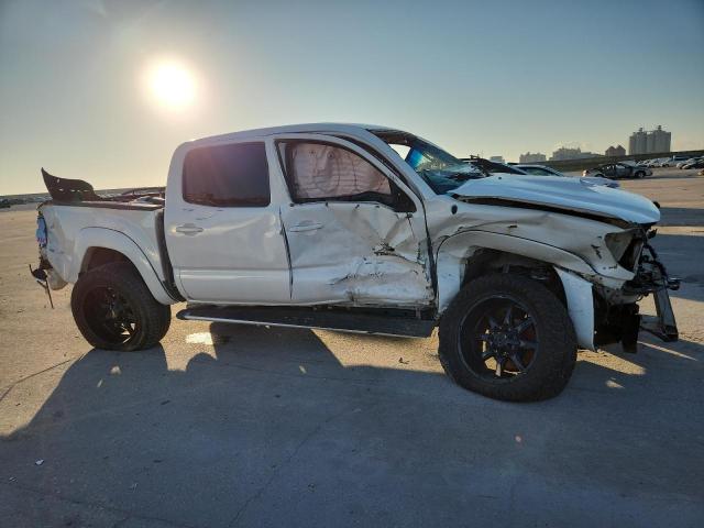 3TMJU4GN8BM123319 - 2011 TOYOTA TACOMA DOUBLE CAB PRERUNNER WHITE photo 4