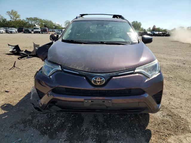 2T3BFREV7JW707058 - 2018 TOYOTA RAV4 LE Púrpura foto 5