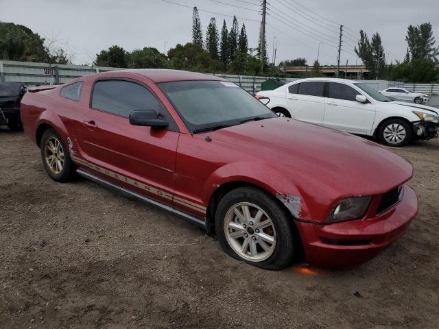 1ZVFT80N275312343 - 2007 FORD MUSTANG RED photo 4