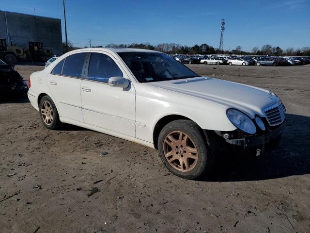 WDBUF65JX3A106859 - 2003 MERCEDES-BENZ E 320 WHITE photo 4