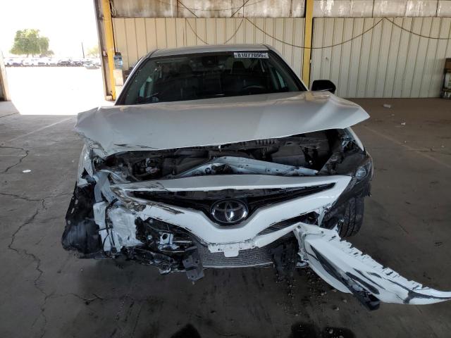 4T1G11AK9RU255104 - 2024 TOYOTA CAMRY SE NIGHT SHADE WHITE photo 5