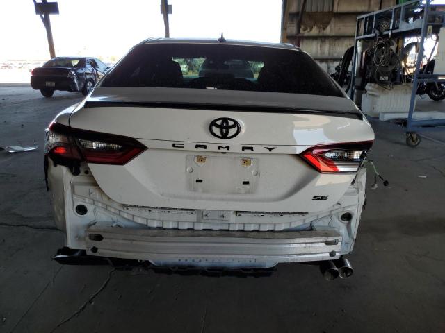4T1G11AK9RU255104 - 2024 TOYOTA CAMRY SE NIGHT SHADE WHITE photo 6