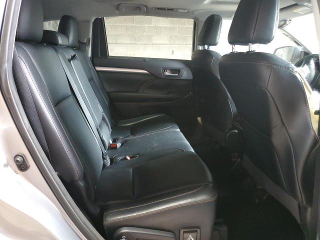 5TDJKRFH4GS344017 - 2016 TOYOTA HIGHLANDER XLE 银色 照片 11