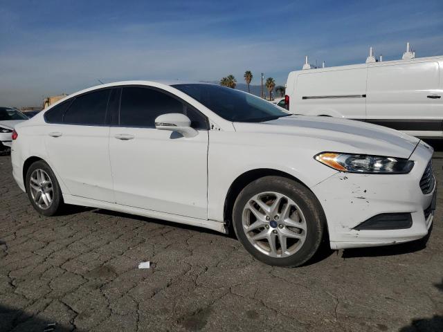 3FA6P0H71GR269437 - 2016 FORD FUSION SE WHITE photo 4