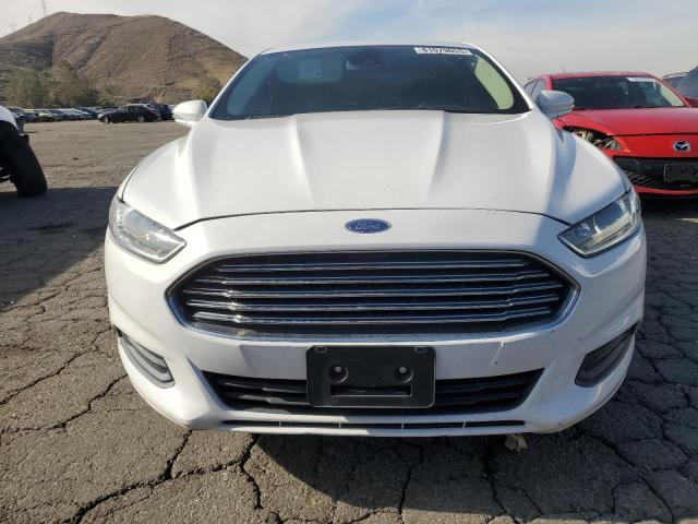 3FA6P0H71GR269437 - 2016 FORD FUSION SE WHITE photo 5