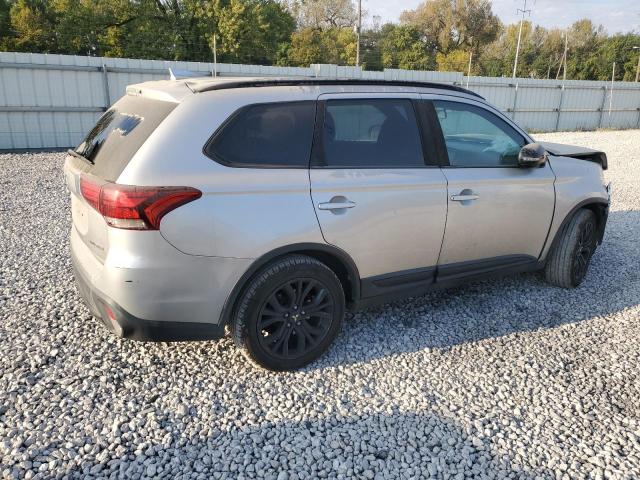 JA4AD3A35JZ048135 - 2018 MITSUBISHI OUTLANDER SE Արծաթագույն լուսանկար 3