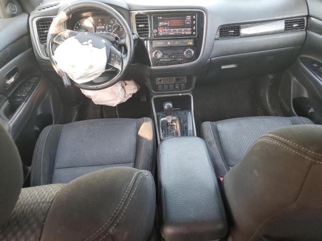 JA4AD3A35JZ048135 - 2018 MITSUBISHI OUTLANDER SE Արծաթագույն լուսանկար 8