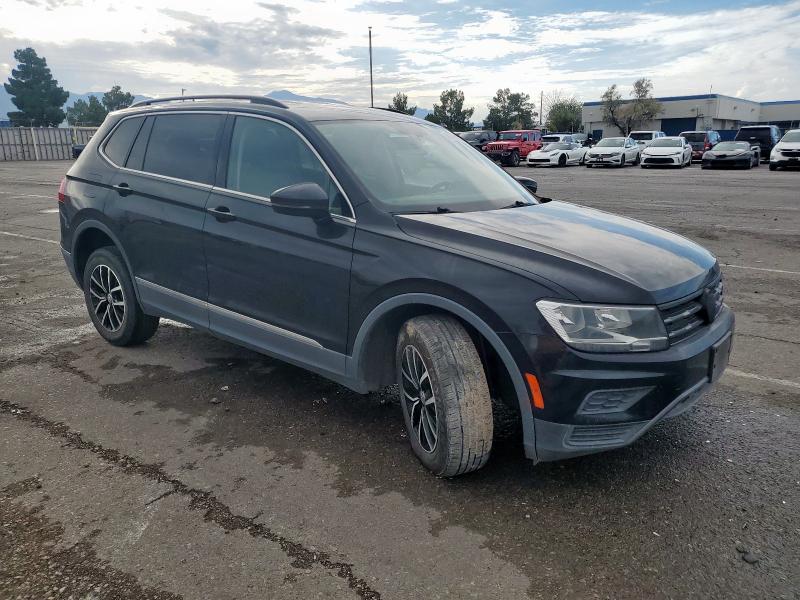 3VV3B7AX2MM101721 - 2021 VOLKSWAGEN TIGUAN SE Schwarz Foto 4