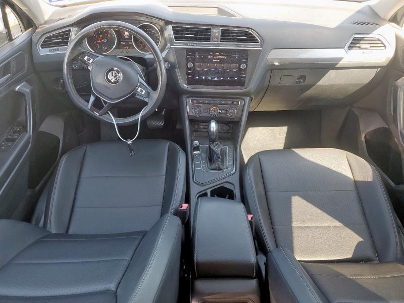 3VV3B7AX2MM101721 - 2021 VOLKSWAGEN TIGUAN SE Schwarz Foto 8