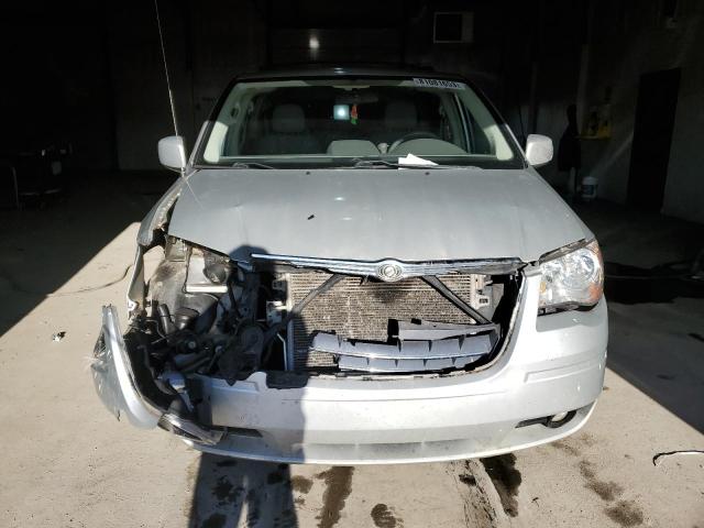 2A4RR5D1XAR300420 - 2010 CHRYSLER TOWN & COU TOURING SILVER photo 5