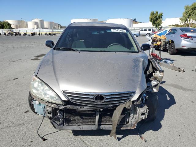 JTDBF32K750162836 - 2005 TOYOTA CAMRY LE GOLD photo 5