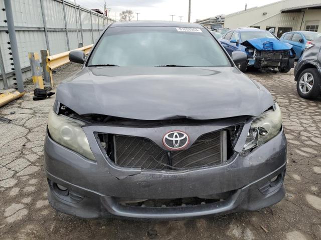 4T1BF3EK7BU135437 - 2011 TOYOTA CAMRY BASE GRAY photo 5