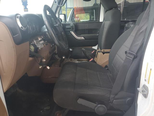 1C4BJWEG9CL119070 - 2012 JEEP WRANGLER U SAHARA თეთრი ფოტო 7