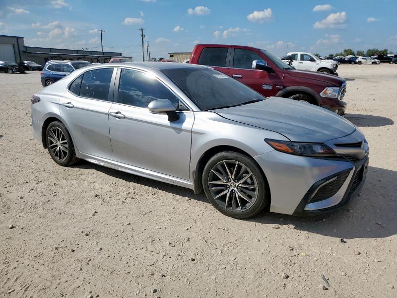 4T1G31AK1RU623883 - 2024 TOYOTA CAMRY SE NIGHT SHADE SILVER photo 4