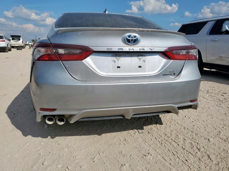 4T1G31AK1RU623883 - 2024 TOYOTA CAMRY SE NIGHT SHADE SILVER photo 6