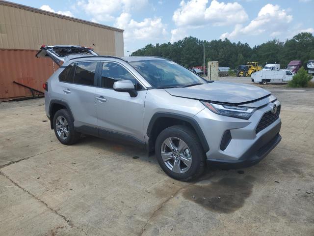 2T3W1RFV4RC263486 - 2024 TOYOTA RAV4 XLE Silber Foto 4