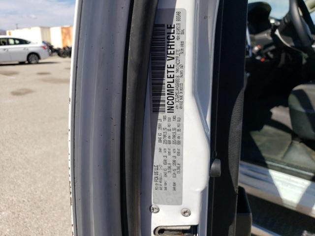 3C7WRMDJ4HG609516 - 2017 RAM 5500 Белый фото 12