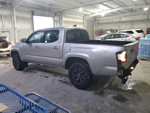 3TYCZ5AN2NT070103 - 2022 TOYOTA TACOMA DOUBLE CAB Silber Foto 2