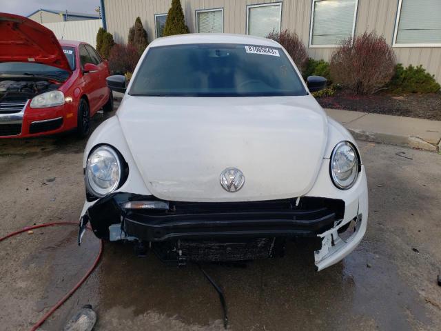 3VWFP7AT1EM603029 - 2014 VOLKSWAGEN BEETLE WHITE photo 5