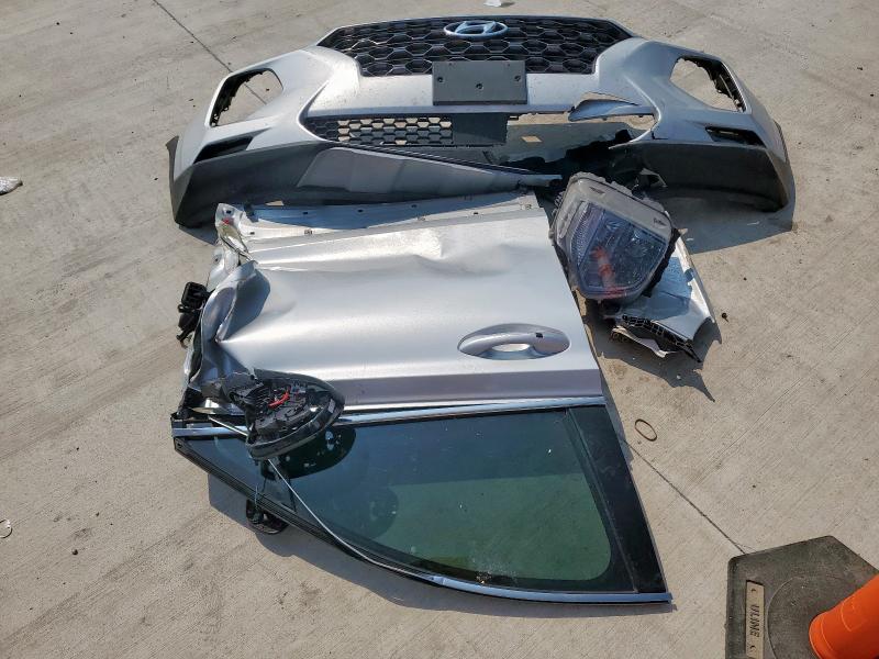 5NMS33AD6KH018752 - 2019 HYUNDAI SANTA FE SEL Argent photo 13