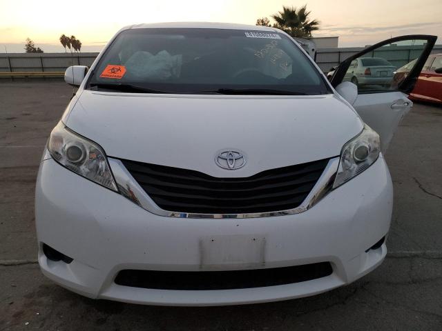 5TDKK3DC7DS383267 - 2013 TOYOTA SIENNA LE WHITE photo 5